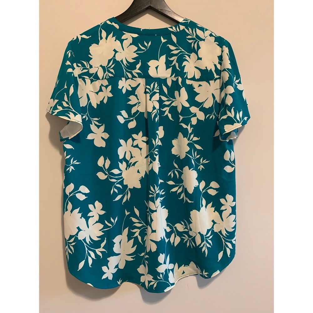Torrid Harper Floral Teal White Flutter Sleeve Blouse Women Top 1X NWT - Picture 2 of 5